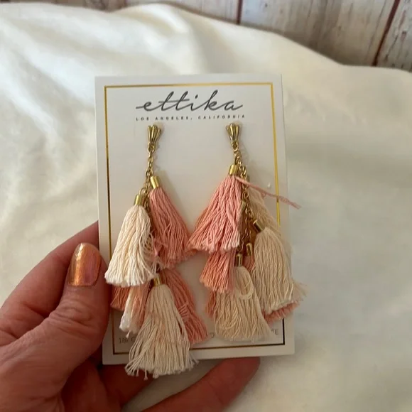 NWT Ettika daydreamer tassel 18k gold plated earrings - Picture 4 of 6